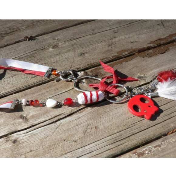 2x 25$🐿 🍁 CREATION - Skull short necklace Ruban bead fabric feather Red white - Picture 2 of 11